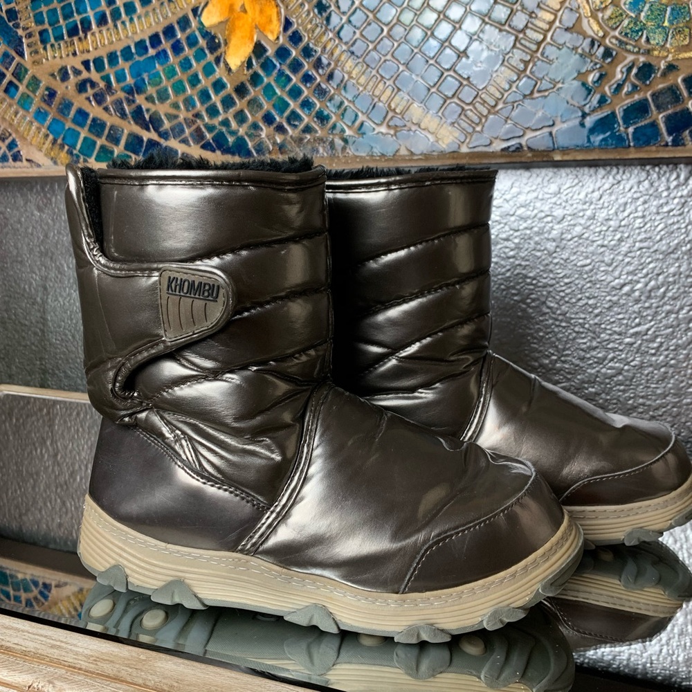 Silver Khombu space/ snow boots with fur lining!